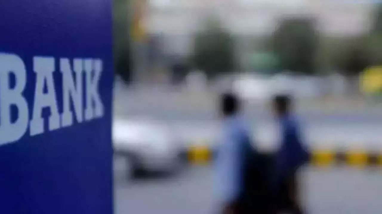 ఐ బ్యాంకులపై నిఘా