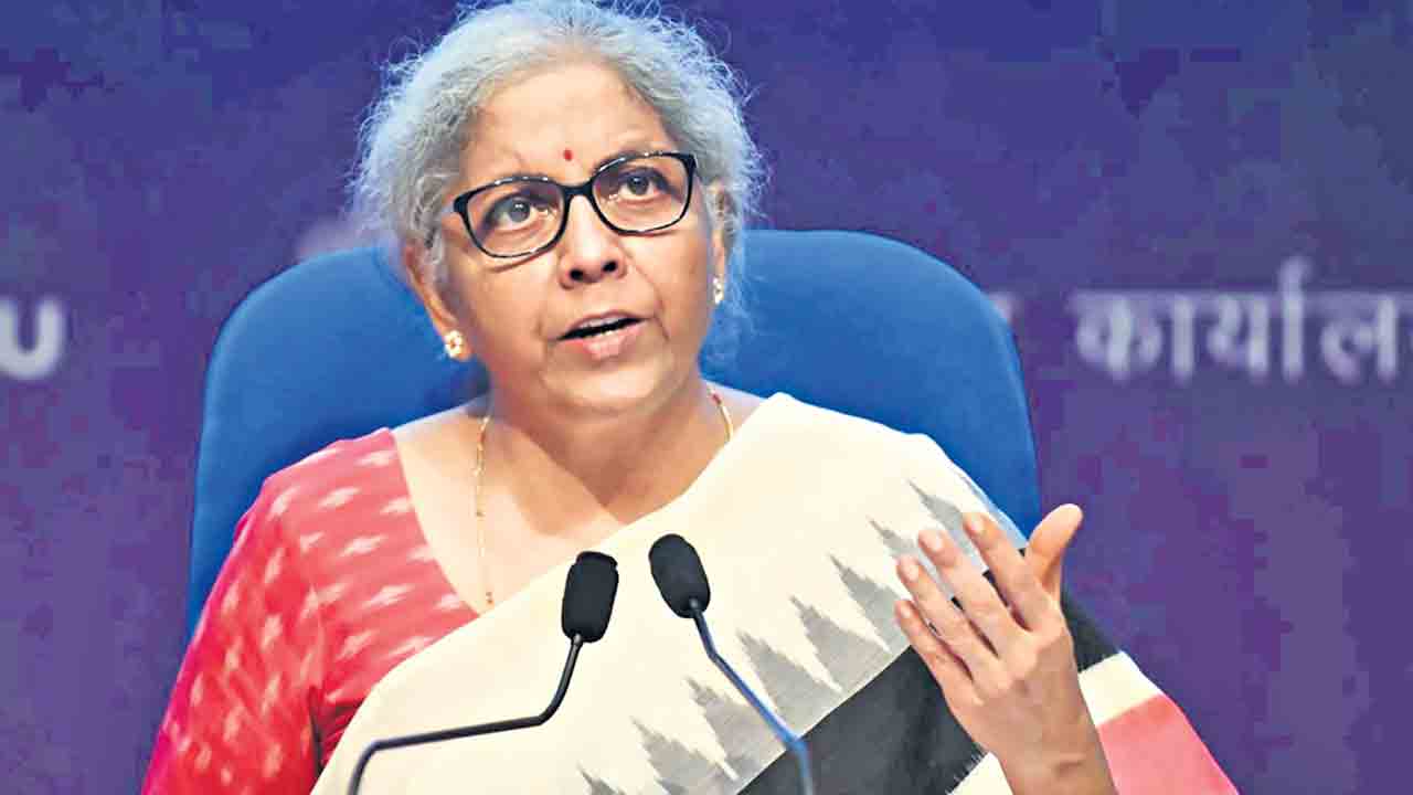 రూపాయి పడిపోలే.. డాలరే బలపడ్డది.. నిర్మలమ్మ వింత భాష్యం