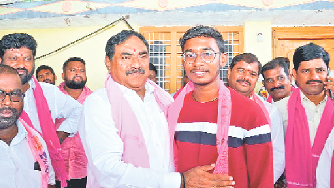 రాజగోపాల్‌ను ప్రజలు తరుముతున్నరు