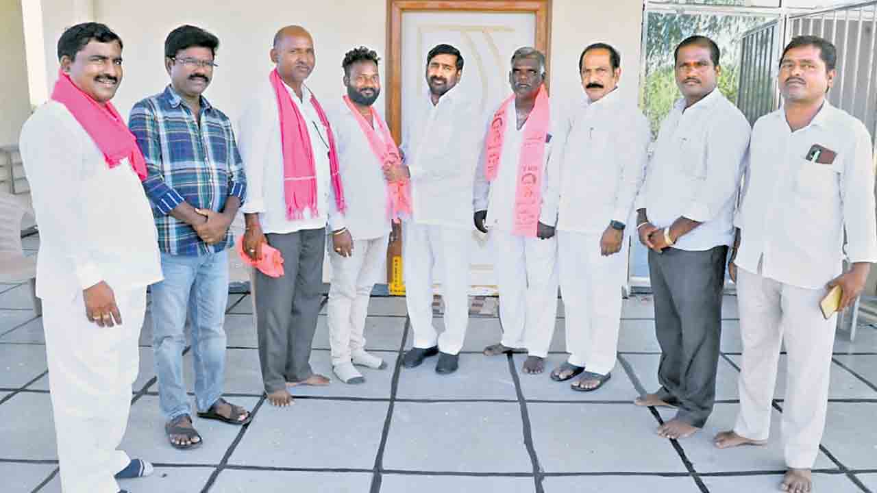 టీఆర్‌ఎస్‌కు జైకొట్టిన స్వతంత్రులు