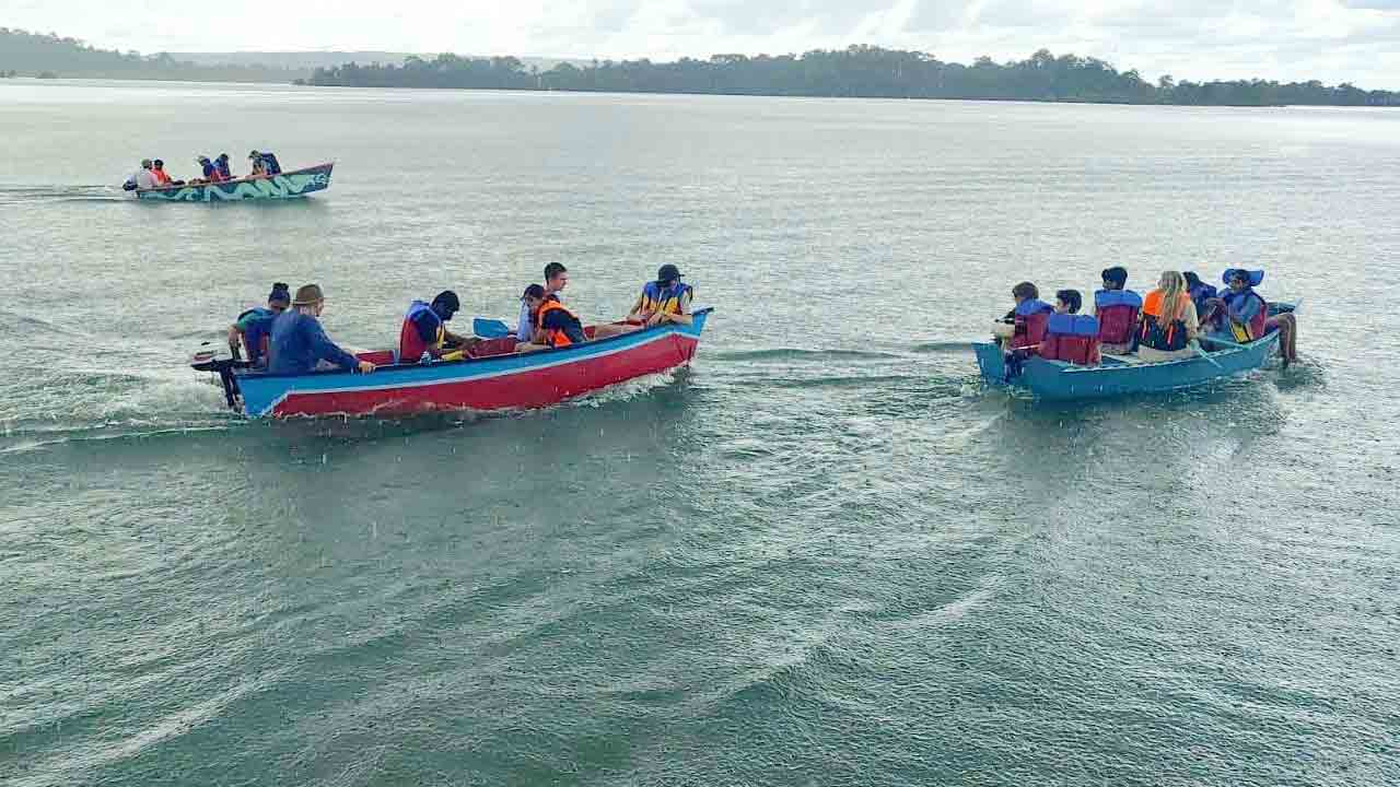 లక్నవరంలో సందడి