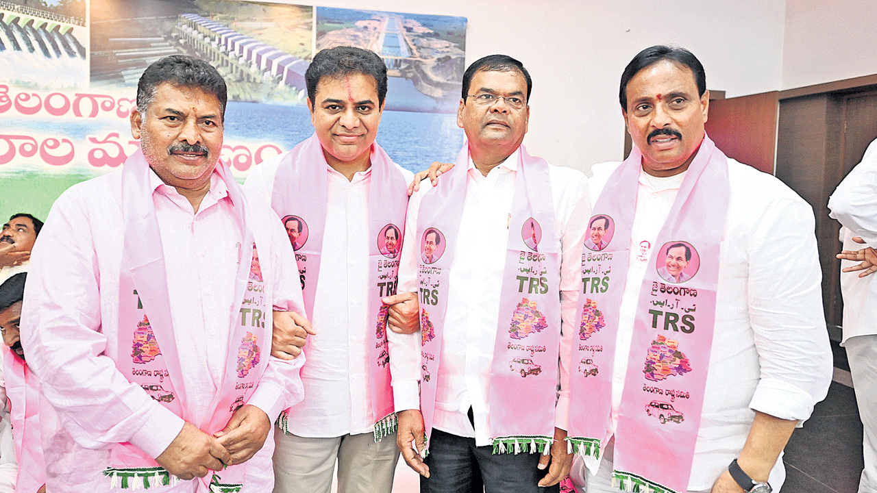 టీఆర్‌ఎస్‌ను బీఆర్‌ఎస్‌ గా మార్చడం పట్ల హర్షం