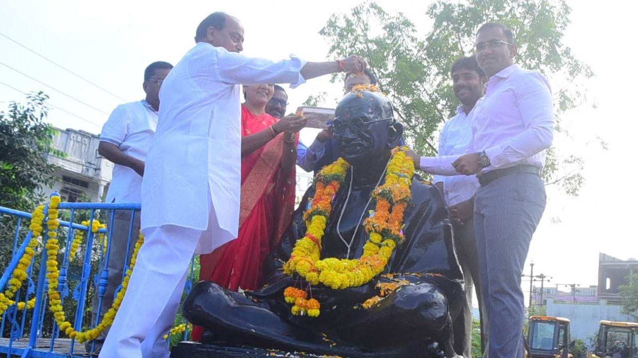 గాంధీ బాటలోనే కేసీఆర్‌ రాష్ర్టాన్ని సాధించారు..