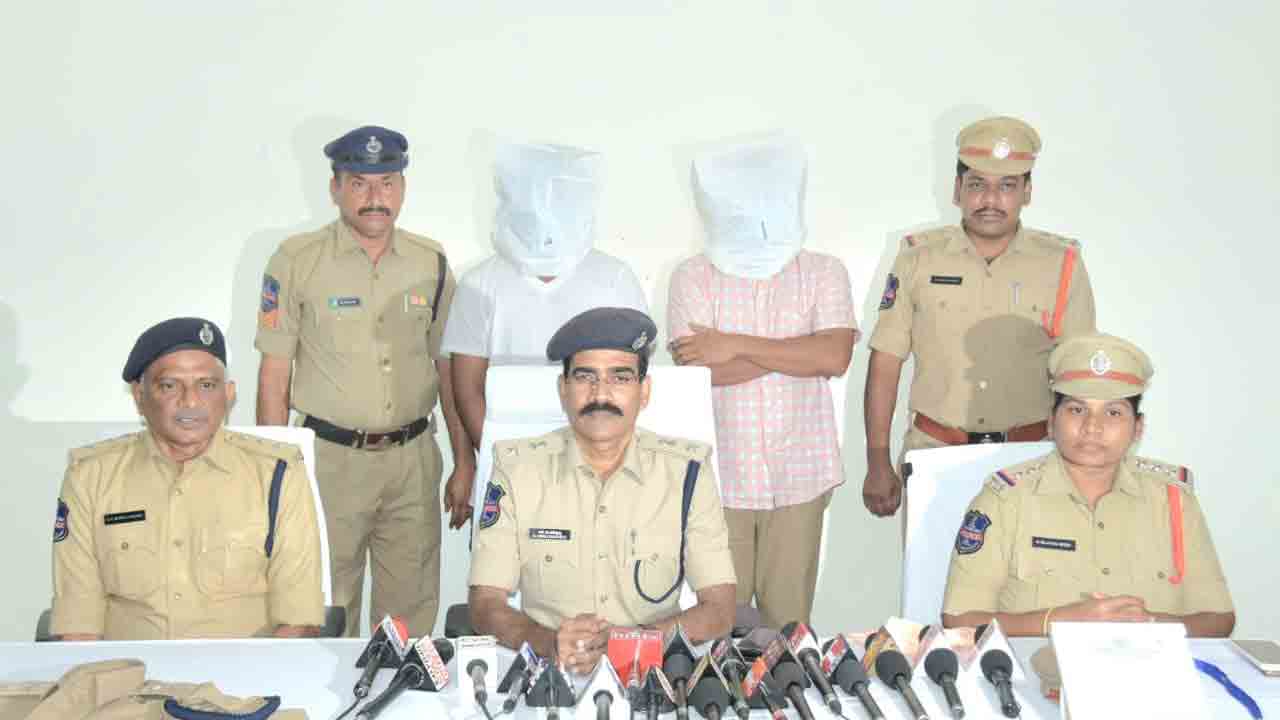 నకిలీ ఆర్టీవో హల్‌చల్‌