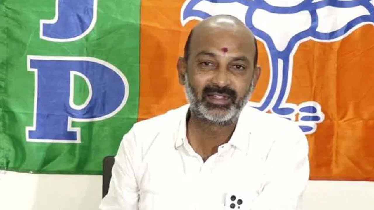 బండి సంజయ్‌.. మతిలేని వాదన