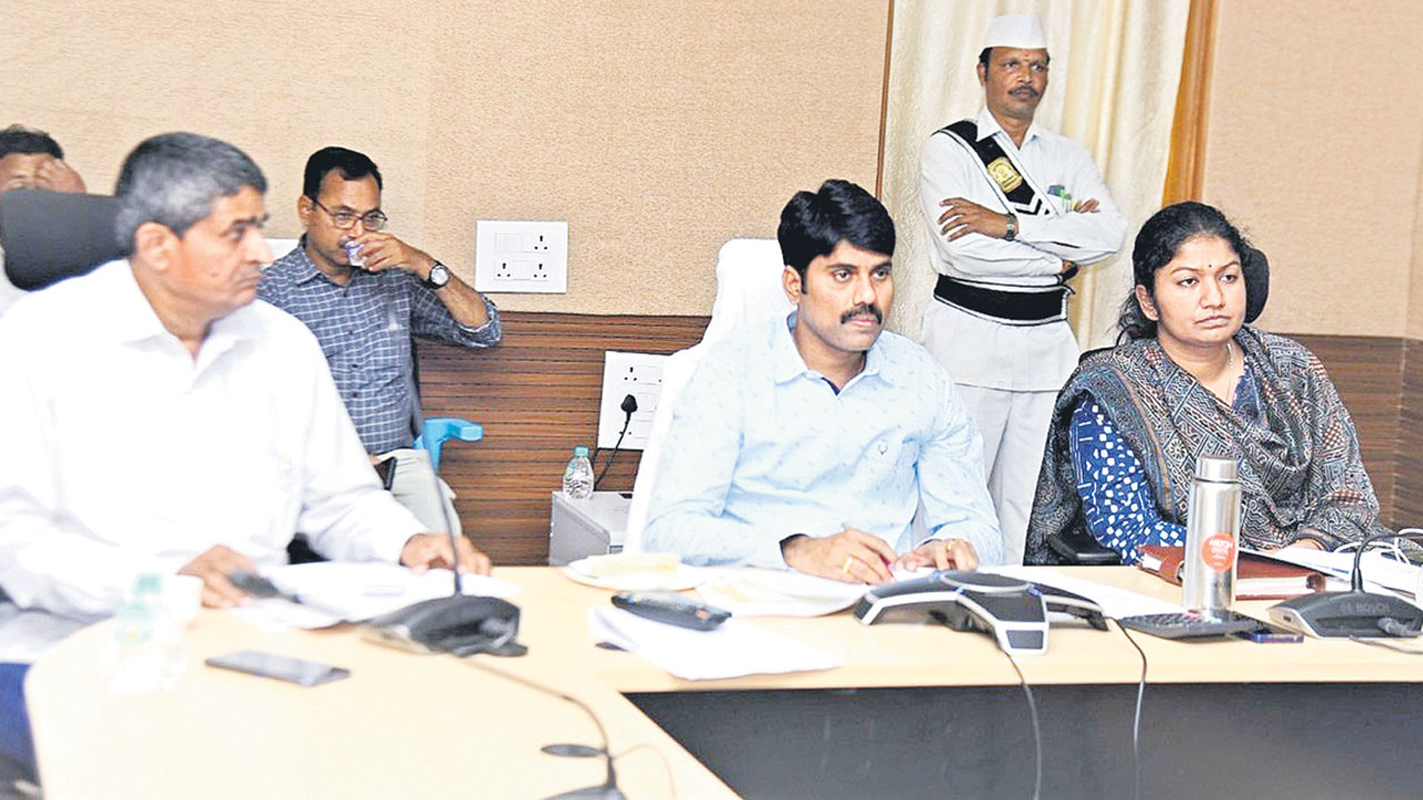 రెండు రోజుల్లో ఫీల్డ్‌ అసిస్టెంట్లకు శిక్షణ పూర్తిచేయాలి