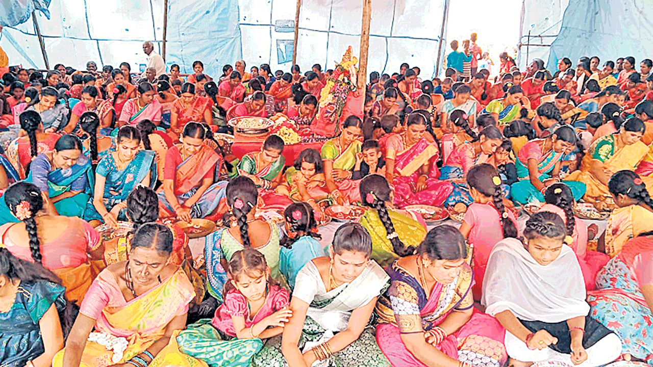 భక్తిశ్రద్ధలతో దుర్గామాత ఉత్సవాలు