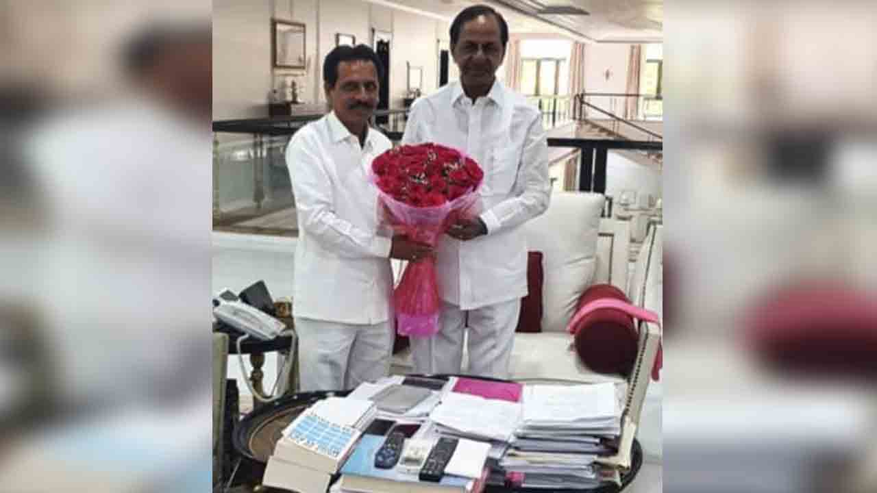గిరిజనుల పక్షపాతి ముఖ్యమంత్రి కేసీఆర్
