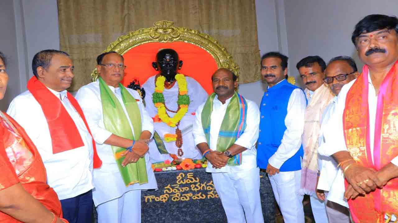 గాంధీ ఆశయ సాధనకు కృషి చేయాలి