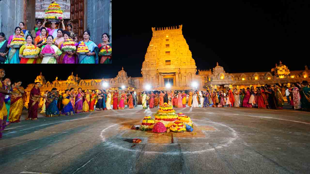 యాదాద్రి కొండపైన బతుకమ్మ సంబురాలు