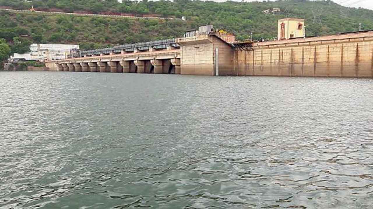శ్రీశైలం, సోమశిల జలాశయాలకు పెరిగిన వరద