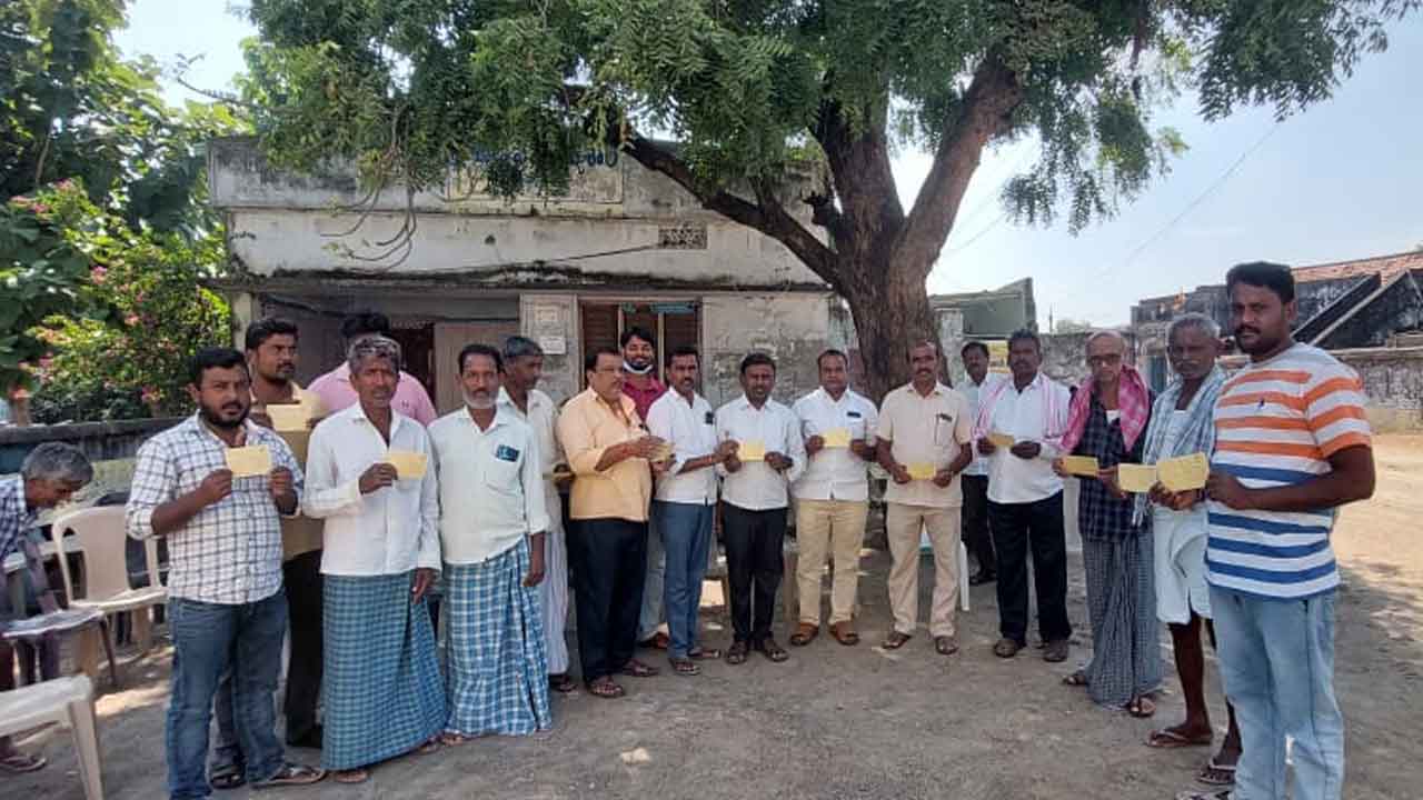 చేనేత వస్త్రాలపై జీఎస్టీని రద్దు చేయాలి