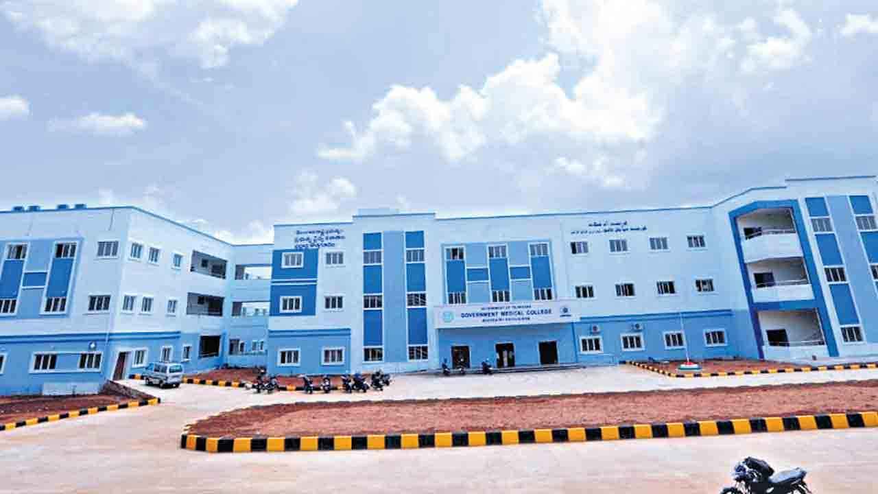 కొత్తగూడెం మెడికల్‌ కాలేజీలో తొలి అడ్మీషన్‌