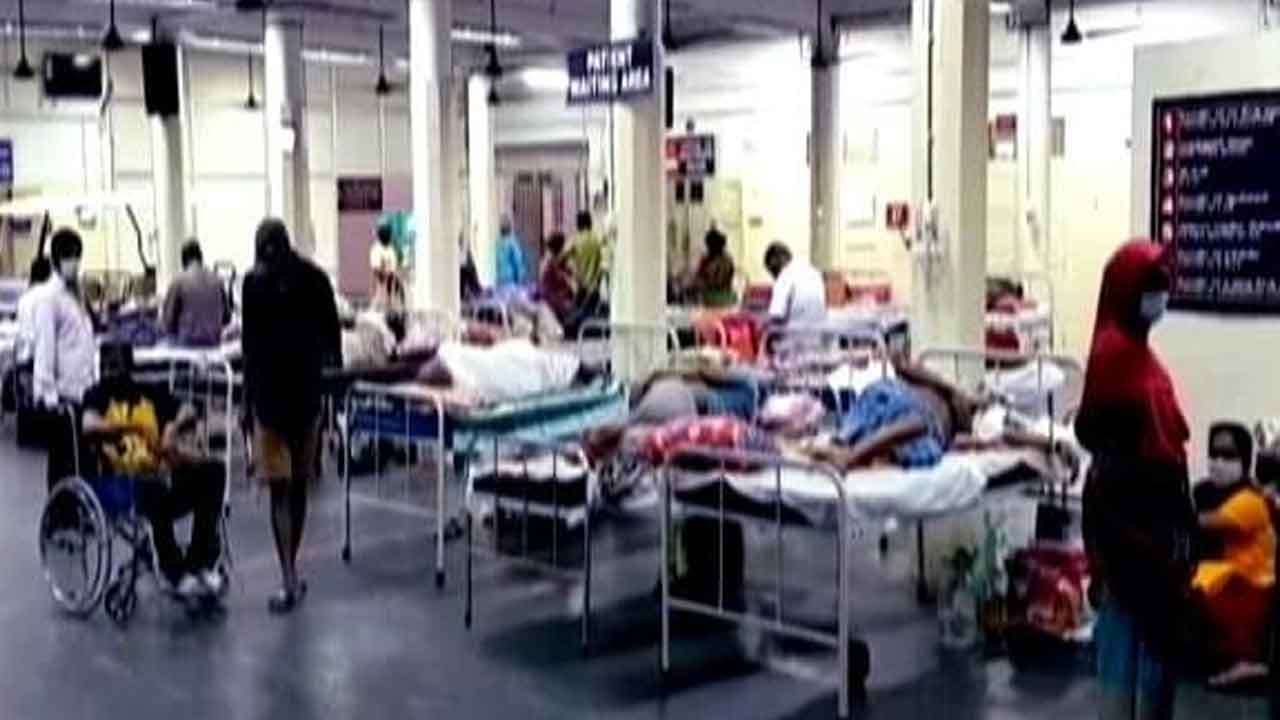 భార్య పుట్టింట్లో ఉండటంపై ఆగ్రహంతో.. ప్రైవేట్‌ భాగాన్ని నరుక్కున్న వ్యక్తి