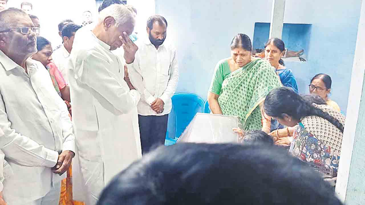 నాడు తండ్రి… నేడు కొడుకు