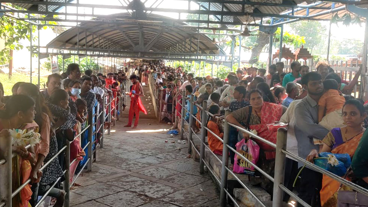 బాసర భక్తజన సంద్రం