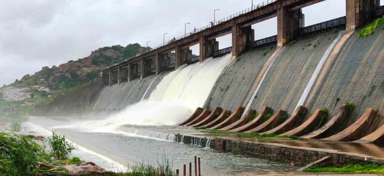 జలాశయాలకు తగ్గిన వరద
