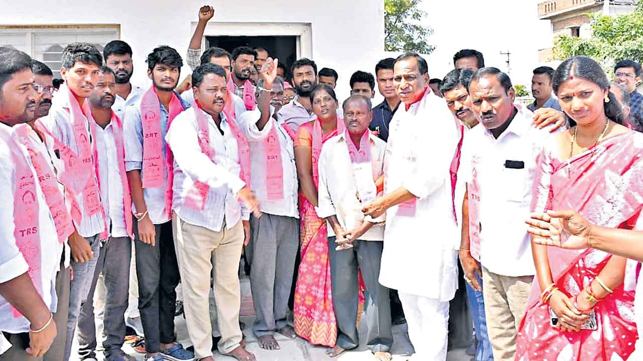 ఆదరణ ఓర్వలేకనే బీజేపీ కుట్రలు