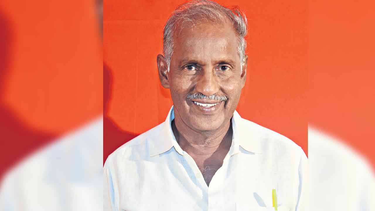 అమ్ముడుపోయిన రాజగోపాల్‌ను ఓడించాలి