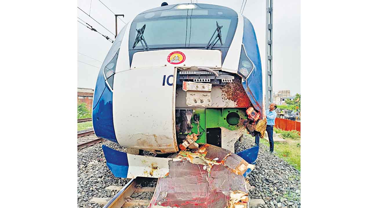 వందే భారత్ ఎక్స్ ప్రెస్ కి ప్రమాదం