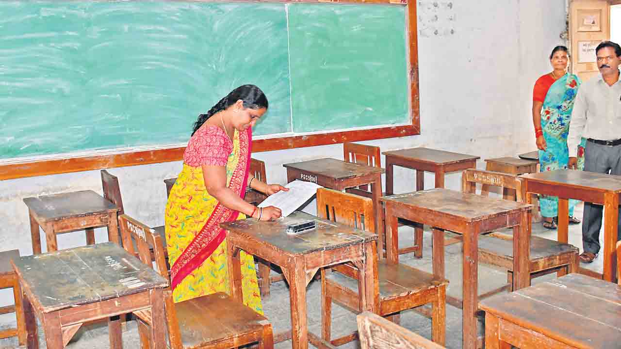 10.15 దాటితే నో ఎంట్రీ