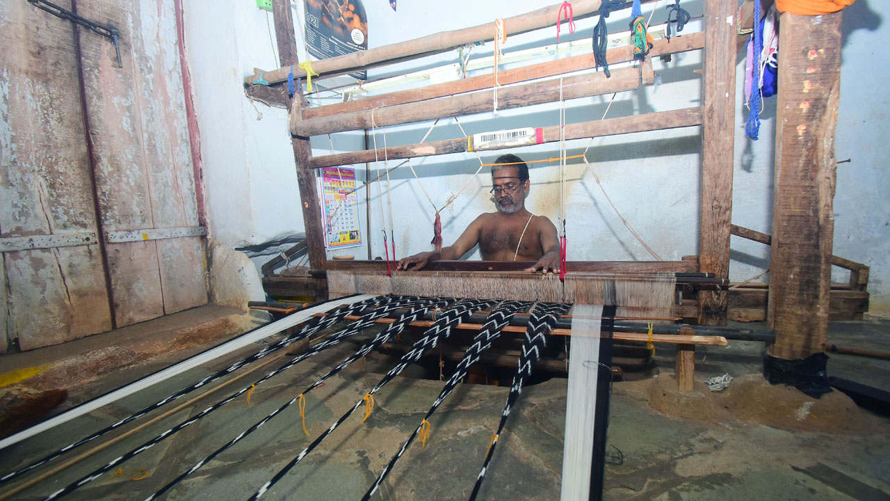 మోదీ సర్కారుపై నేతన్నల మండిపాటు