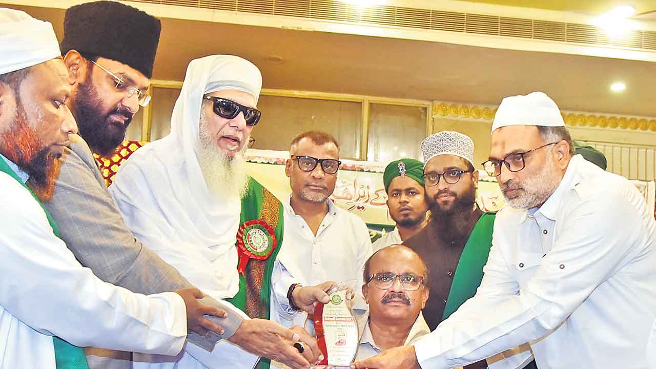 మల్లేపల్లికి శాంతి పురస్కారం ప్రదానం