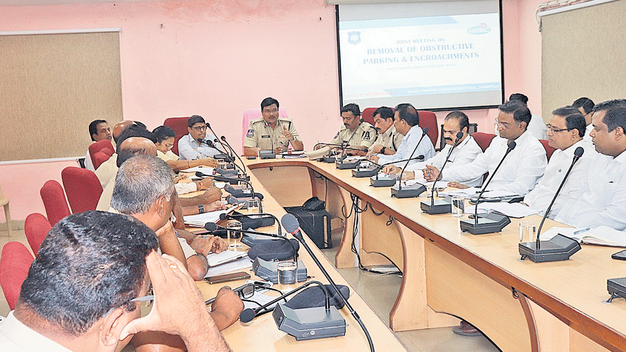 సమన్వయంతో..ట్రాఫిక్‌ రద్దీకి చెక్‌ పెడుదాం