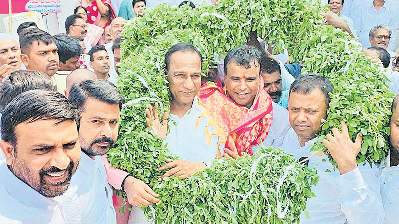ఘనంగా ఎమ్మెల్యే వివేకానంద్‌ పుట్టినరోజు