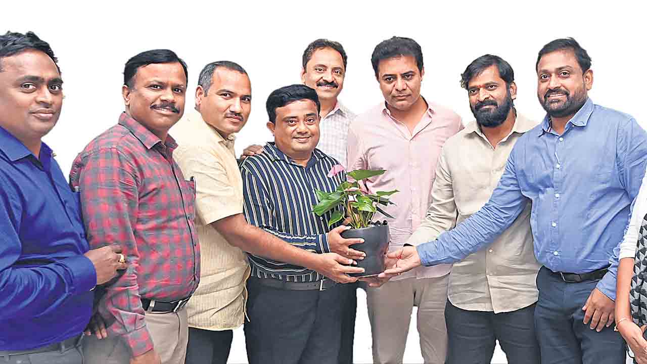 అదనపు కలెక్టర్లుగా నియమించండి