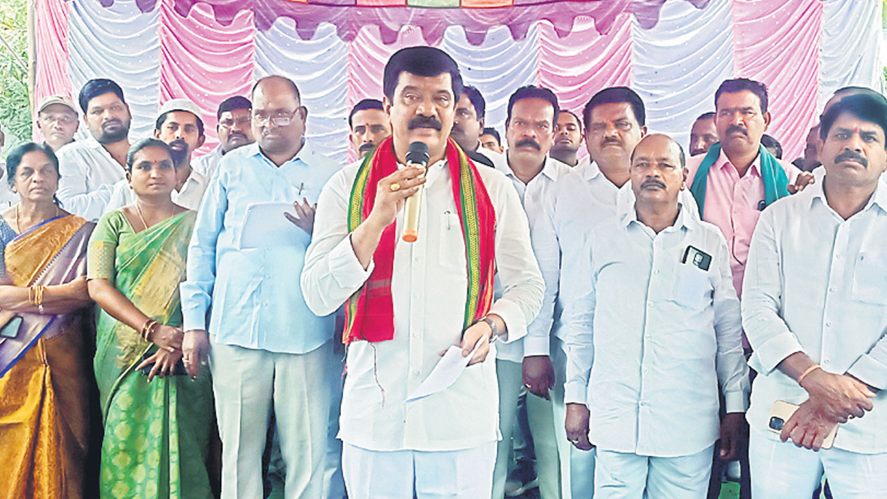 ఎంపీ అర్వింద్‌.. జిల్లాకు ఏం చేశారో చెప్పాలి?