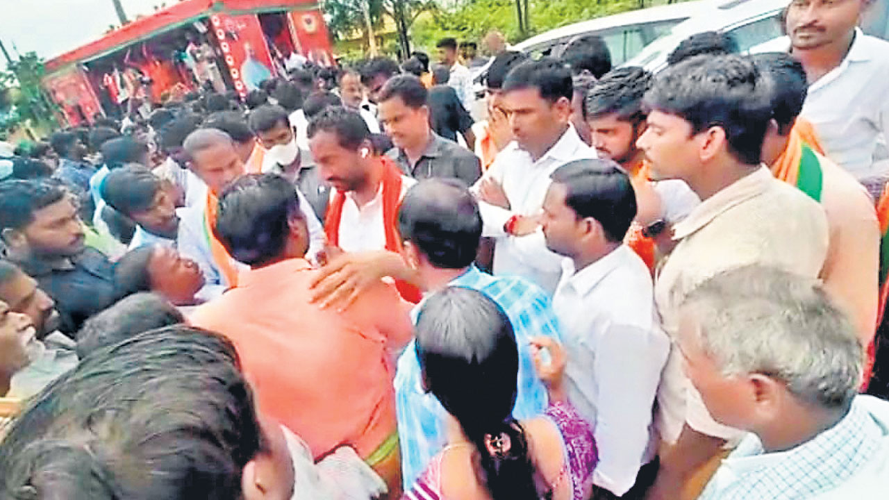 రాజగోపాల్‌ దాదాగిరి!