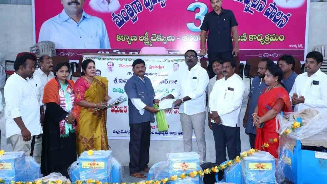 చేతి వృత్తిదారులకు చేయూత