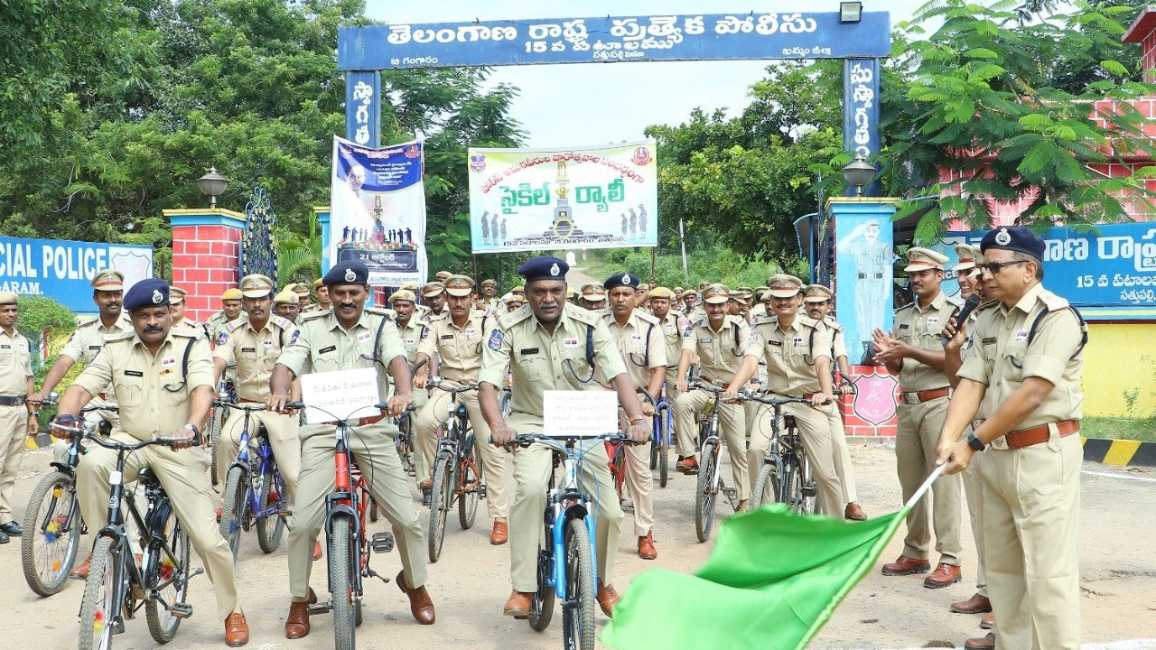 అమరుల త్యాగాలు మరువలేం : ఏసీపీ