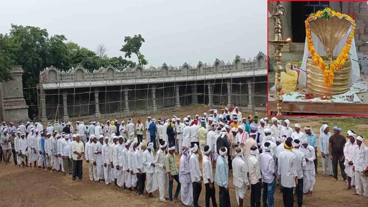 నాగోబాకు ప్రత్యేక పూజలు