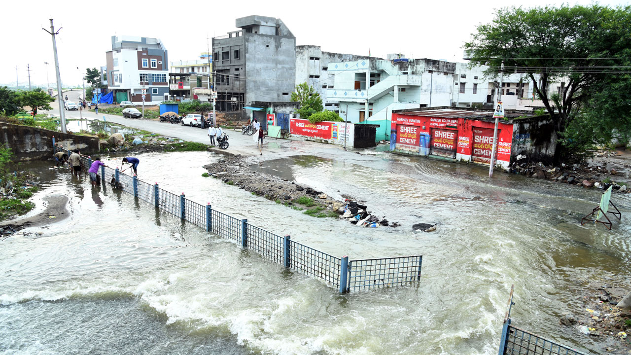 కబ్జాలపై కన్నెర్ర
