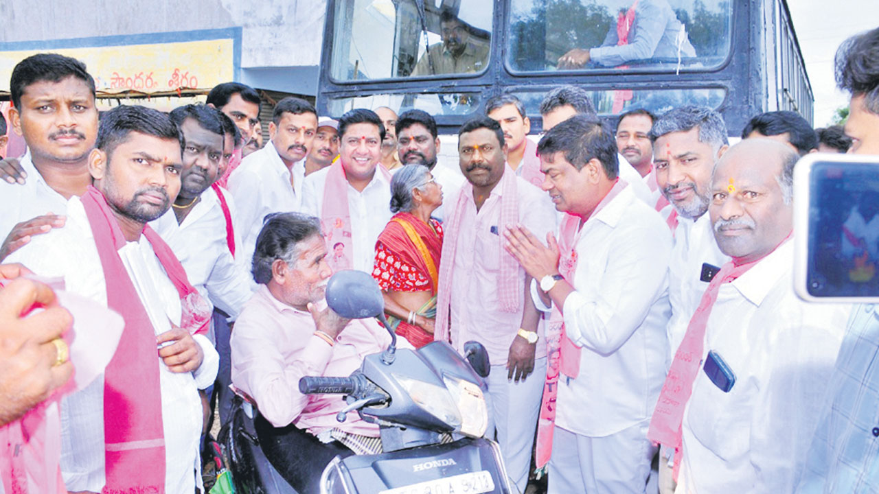 మునుగోడులో జోరుగా ప్రచారం