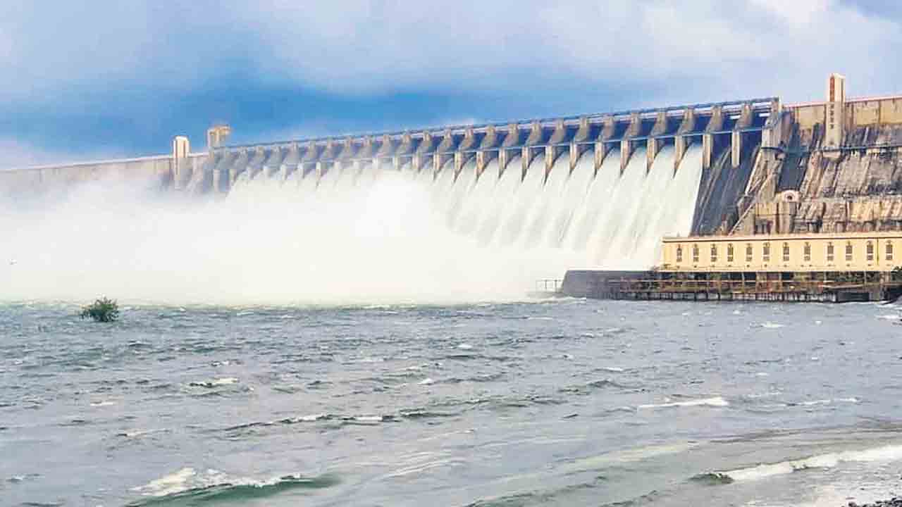 నిండుకుండలా ప్రాజెక్టులు