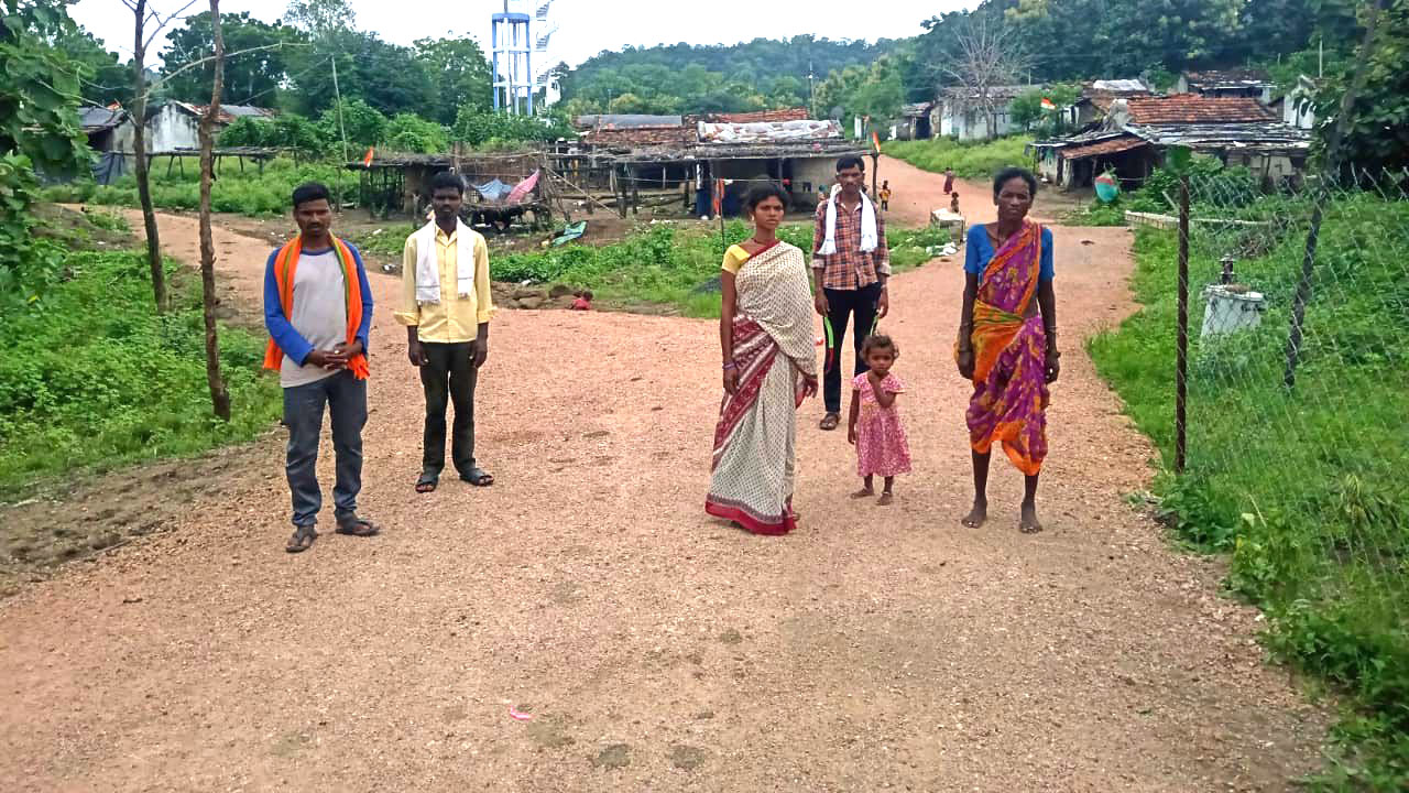 దుబ్బగూడకు రోడ్డచ్చింది