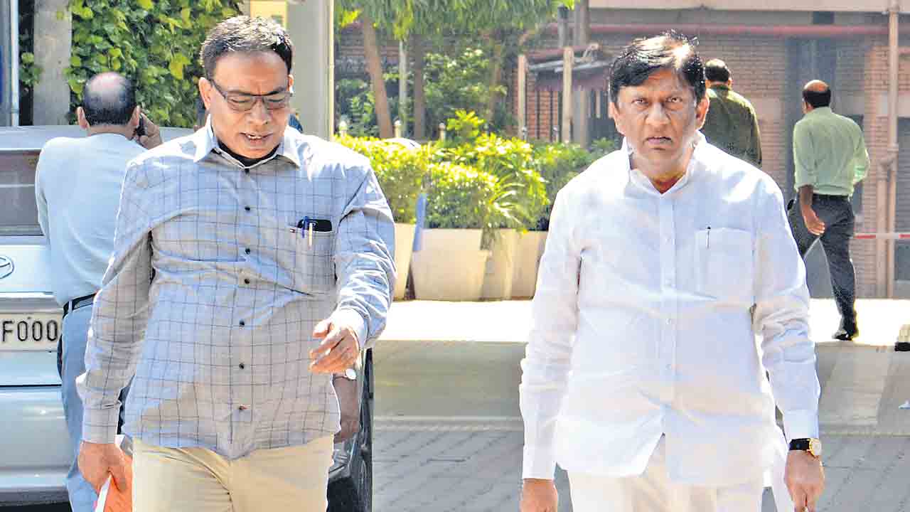 జాబితాలో కారును పోలిన గుర్తులు