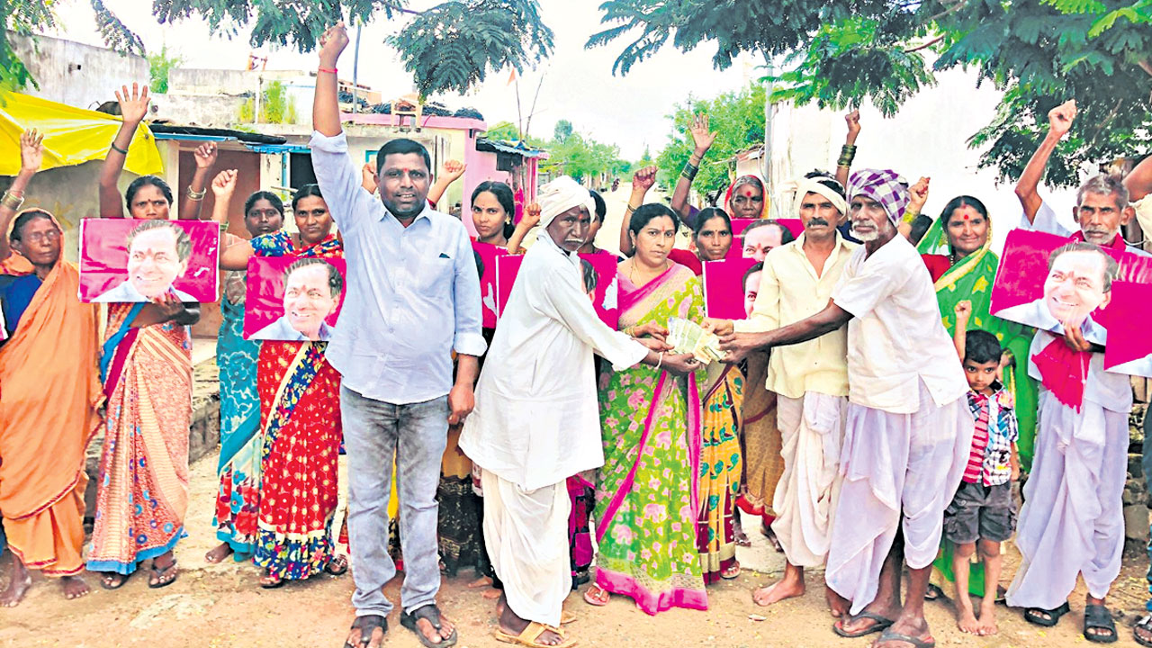 ఊరూరా బీఆర్‌ఎస్‌ సంబురాలు