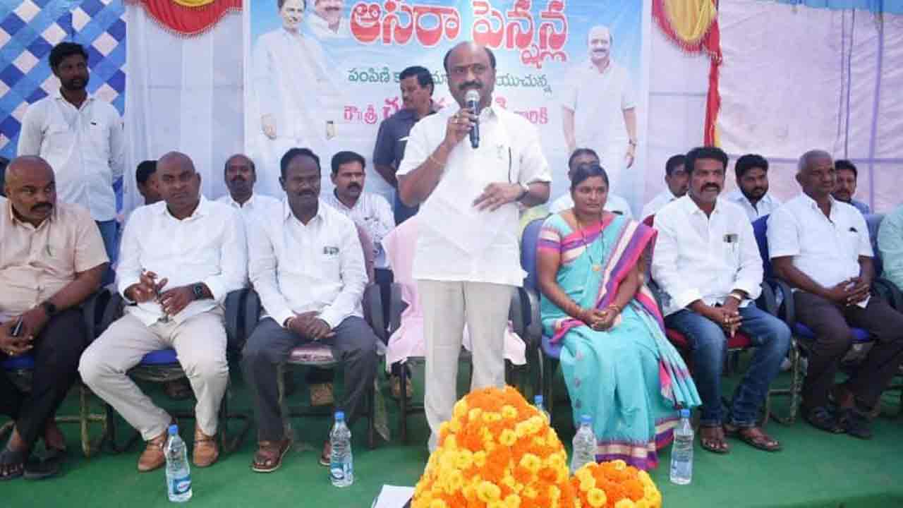 అర్హులందరికీ ఆసరా పింఛన్లు