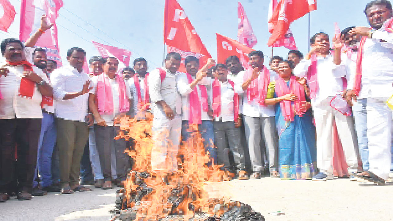 బీజేపీ కుట్రలపై  మునుగోడు