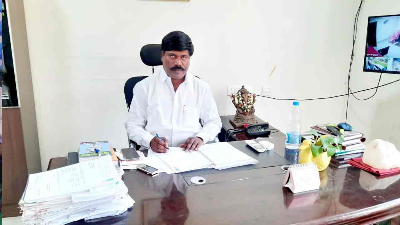 కేంద్ర మంత్రి కిషన్‌రెడ్డి యువతకు క్షమాపణ చెప్పాలి