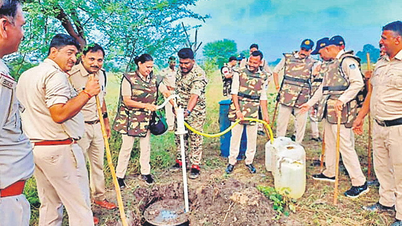 పంపు కొట్టు.. సారా పట్టు
