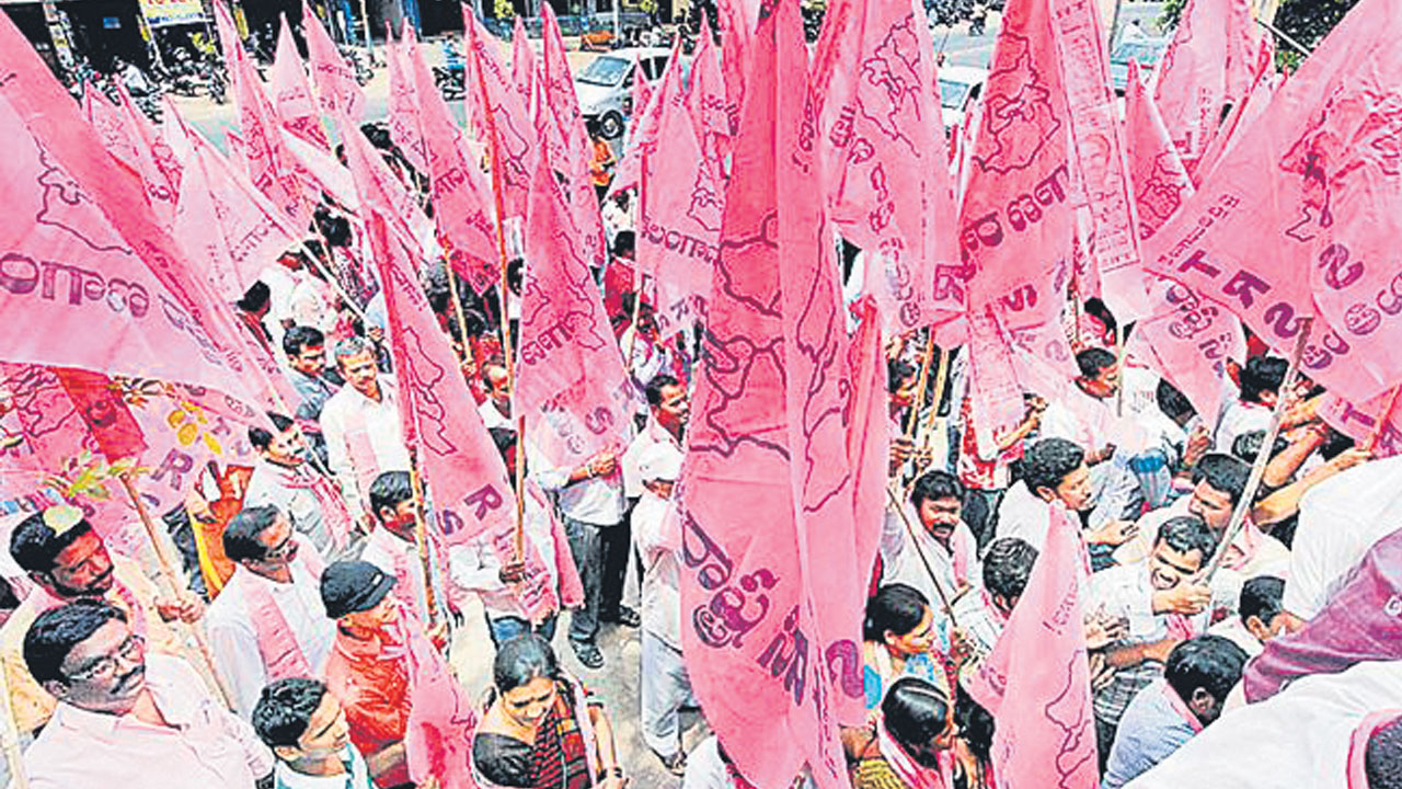 త(లొ)గ్గేదే లేదు