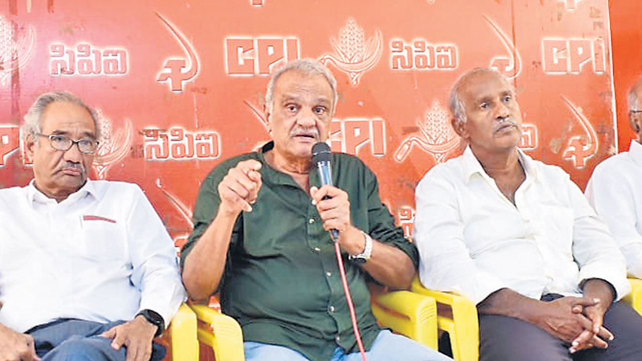 టీఆర్‌ఎస్‌ లౌకిక పార్టీ