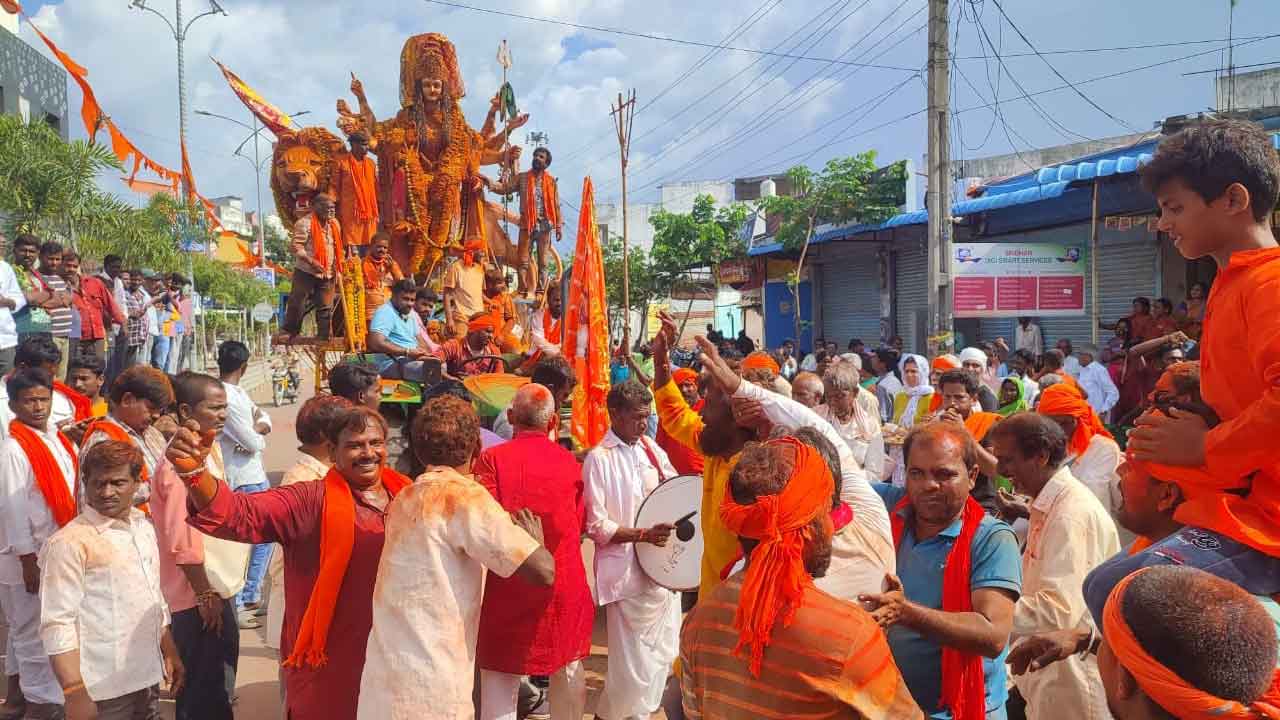 వైభవంగా శోభాయాత్ర