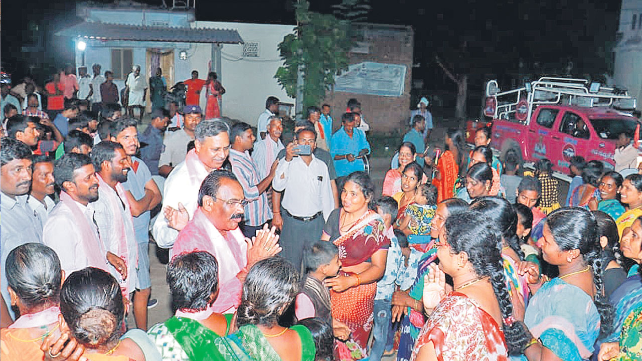 రాజగోపాల్‌కు గుణపాఠం చెప్పాలి