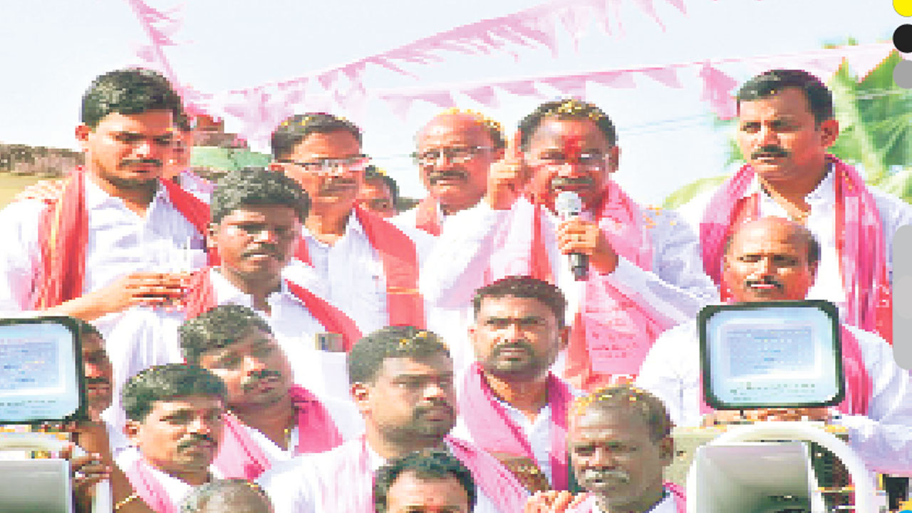 ఆశీర్వదించండి మునుగోడును తీర్చిదిద్దుతా